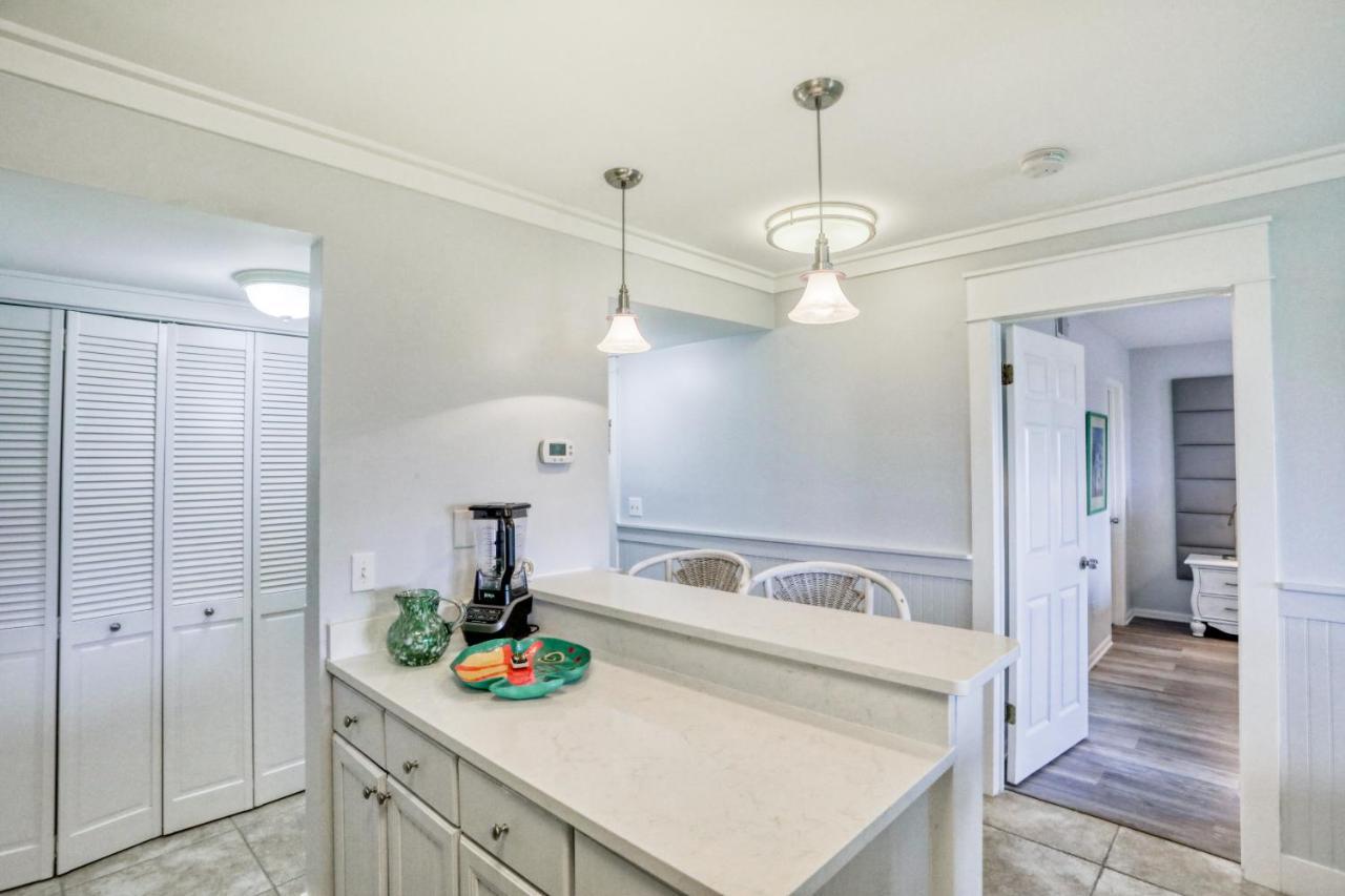 Harbour Point 817 *